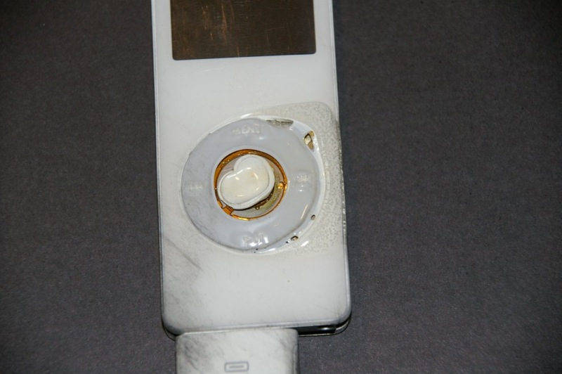 Illustration for article titled iPod Nano Explodes During Charge